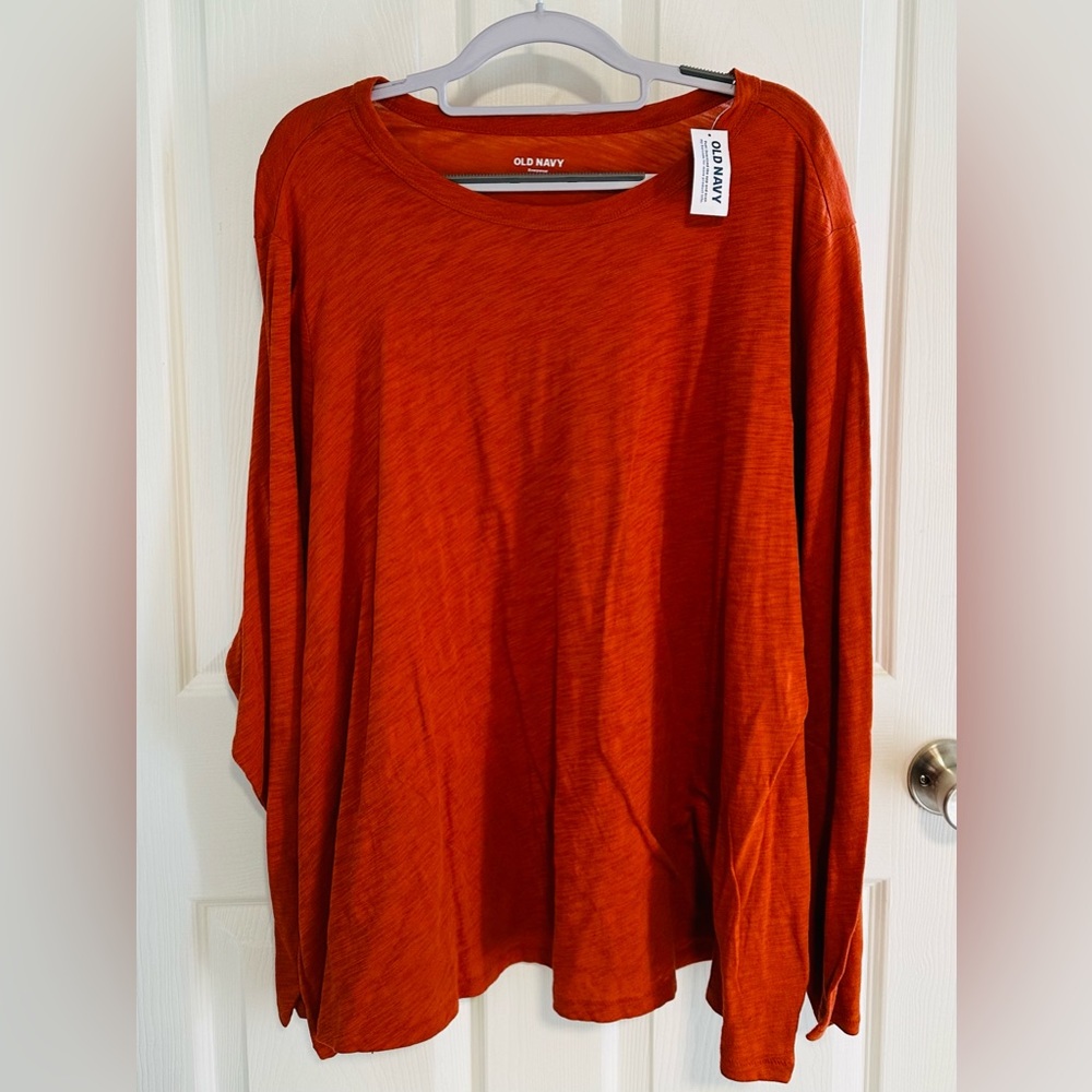 Deep reddish orange light weight crew neck long sleeve shirt NWT